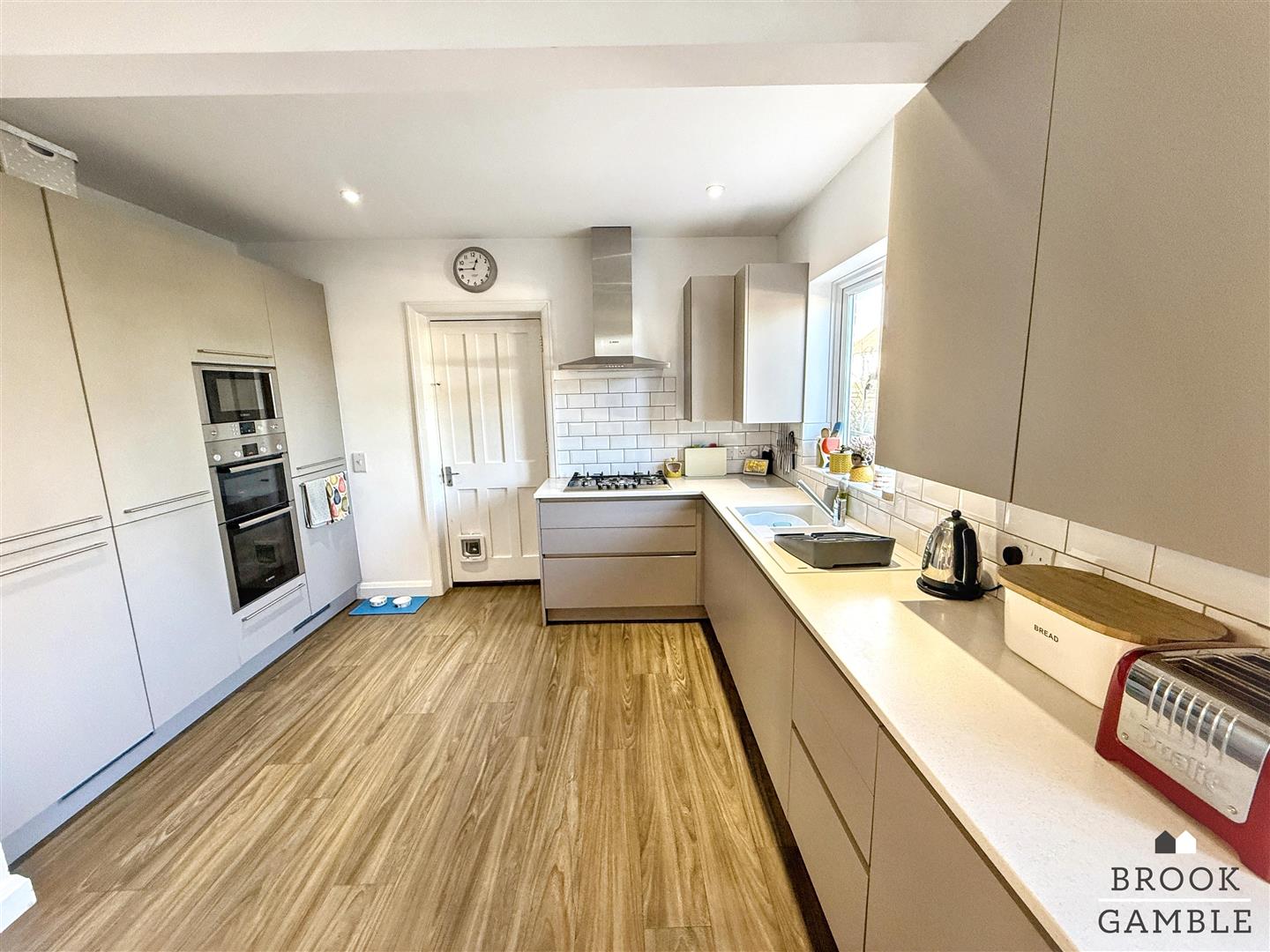 3 Bedroom House. Longland Road in Eastbourne, East Sussex 13